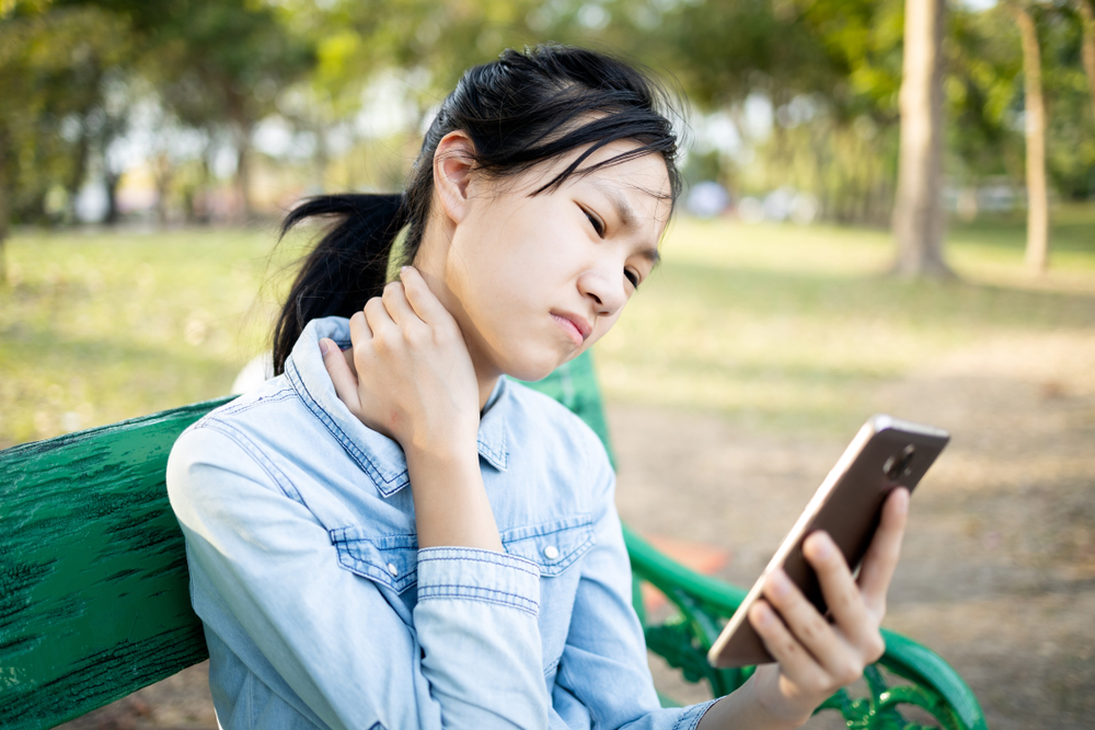 Treating Neck Pains from Smartphone Use